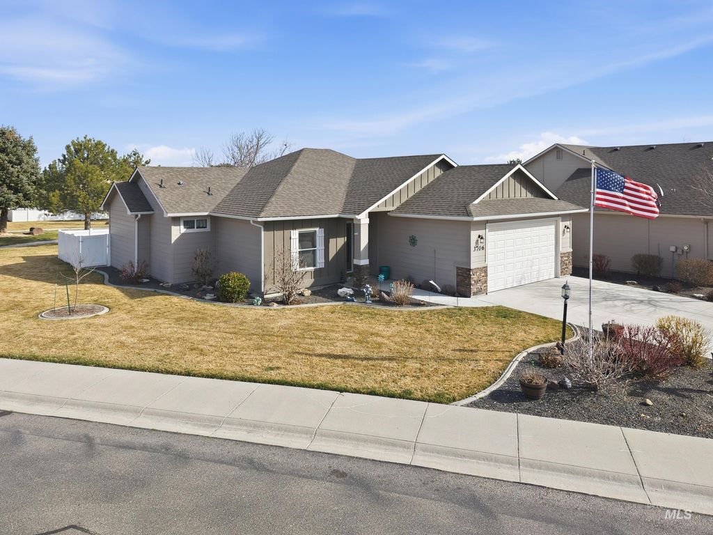Photo of 3706 S. Greenbrier Rd, Nampa, ID 83686 (MLS # 98977729)