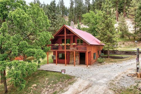 Photo of 10 Crick Road, Garden Valley, ID 83622 (MLS # 98978490)