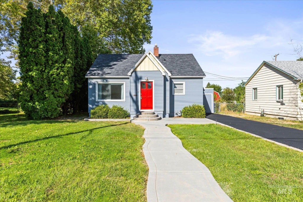 Photo of 619 Powerline Road, Nampa, ID 83686 (MLS # 99000174)