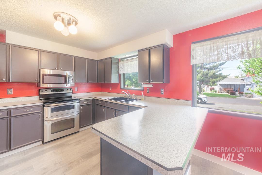 404 Linden Dr