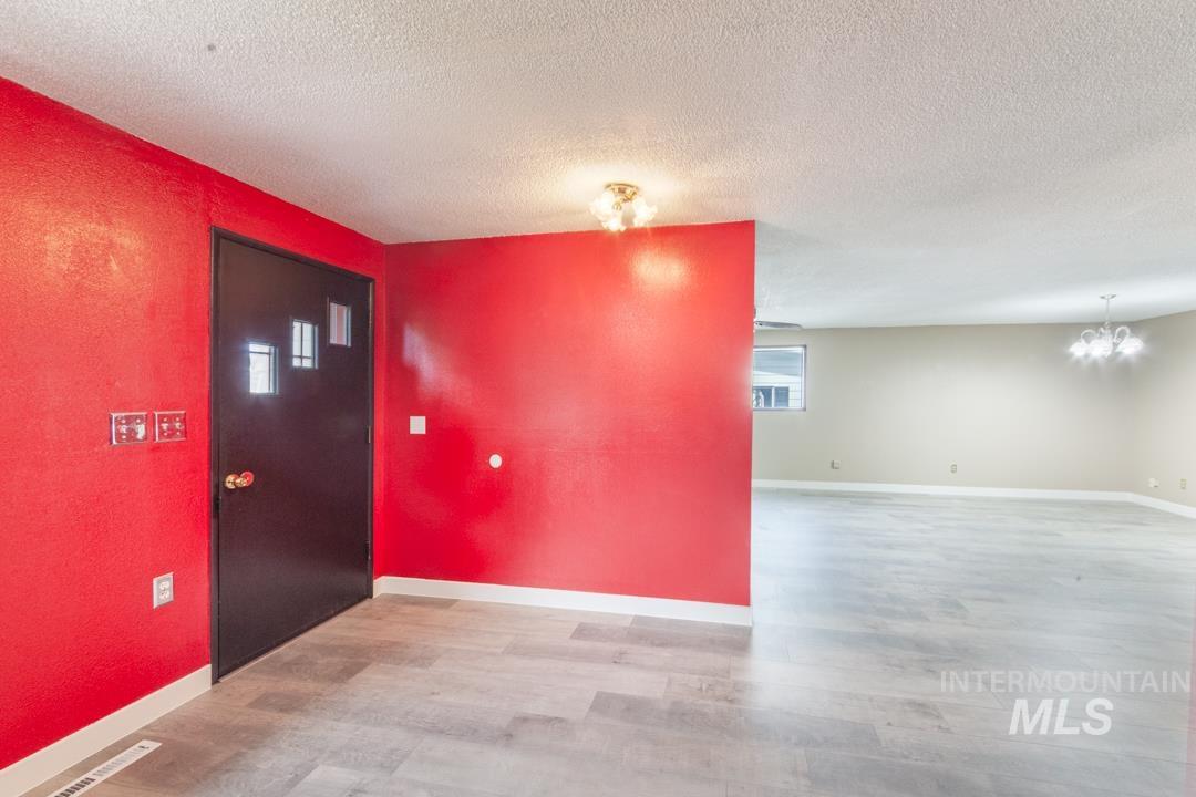 404 Linden Dr