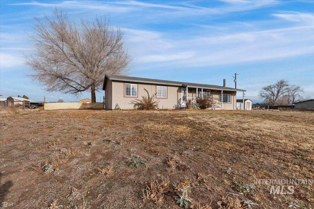 Photo of 14064 SW Parker Drive, Mountain Home, ID 83647 (MLS # 98969487)