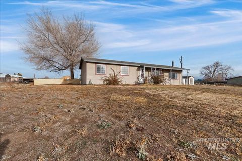 Photo of 14064 SW Parker Drive, Mountain Home, ID 83647 (MLS # 98969487)