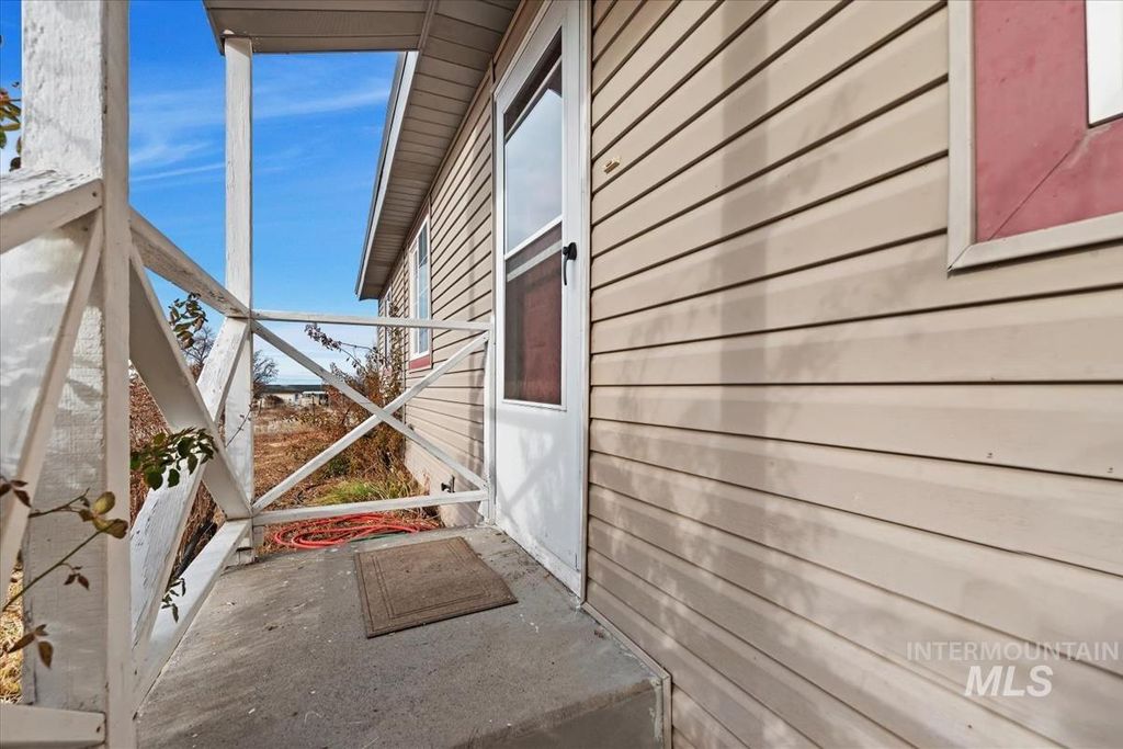 Photo of 14064 SW Parker Drive, Mountain Home, ID 83647 (MLS # 98969487)