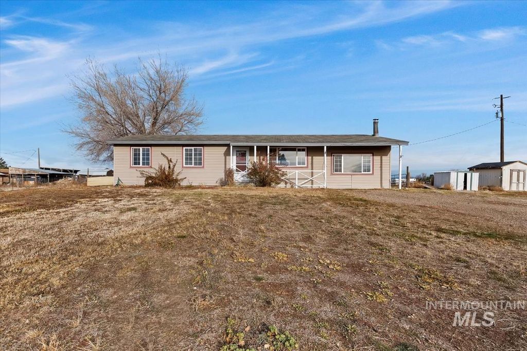 Photo of 14064 SW Parker Drive, Mountain Home, ID 83647 (MLS # 98969487)