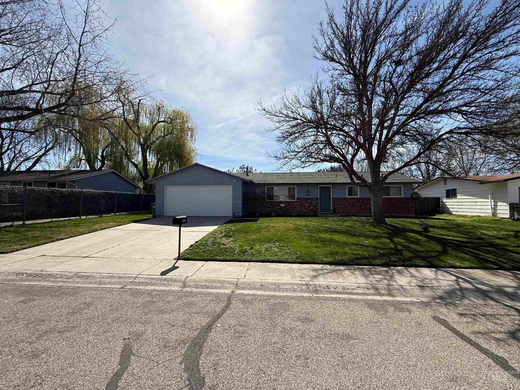 Photo of 4487 W Bloom St, Boise, ID 83703 (MLS # 98979940)
