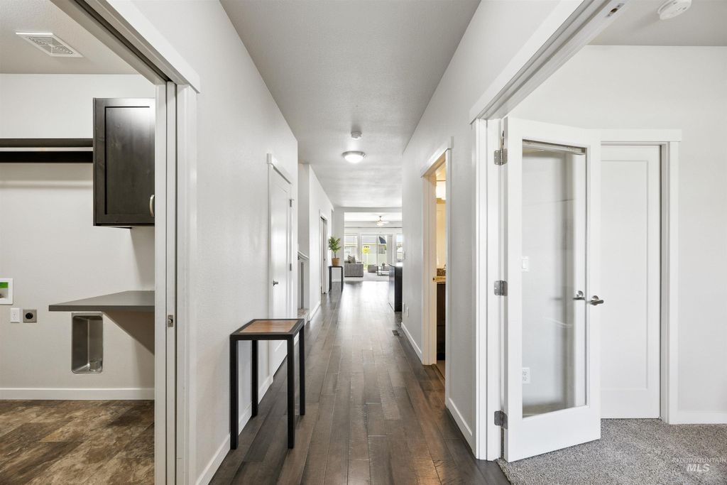 Photo of 8025 S Red Cliff Ave, Boise, ID 83716 (MLS # 98969122)