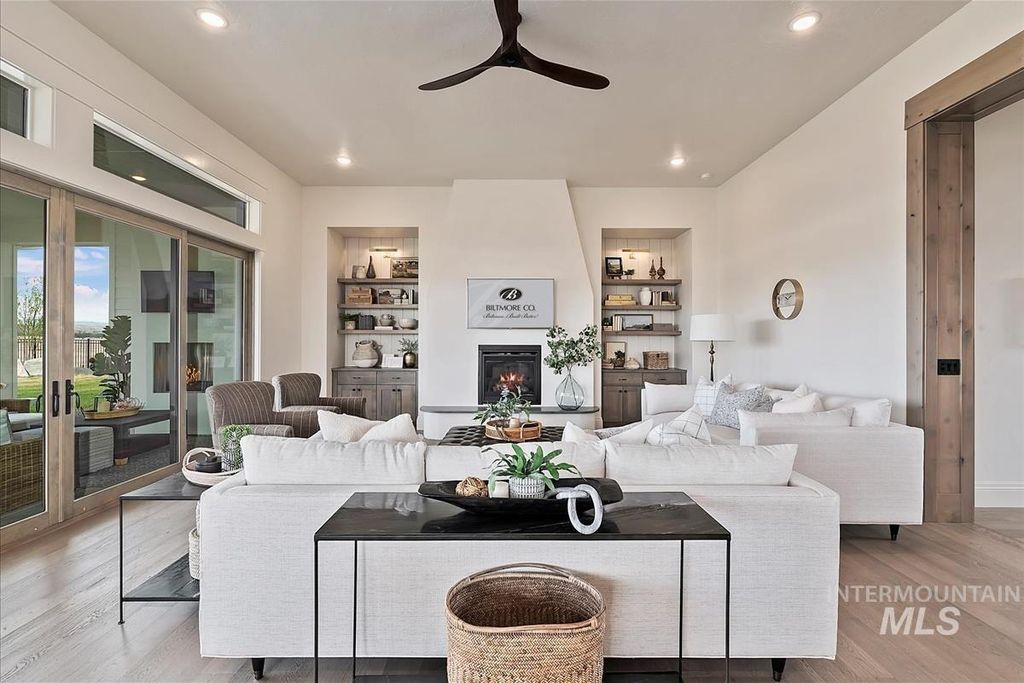 Photo of 784 N Moscow Ave, Eagle, ID 83616 (MLS # 98976959)