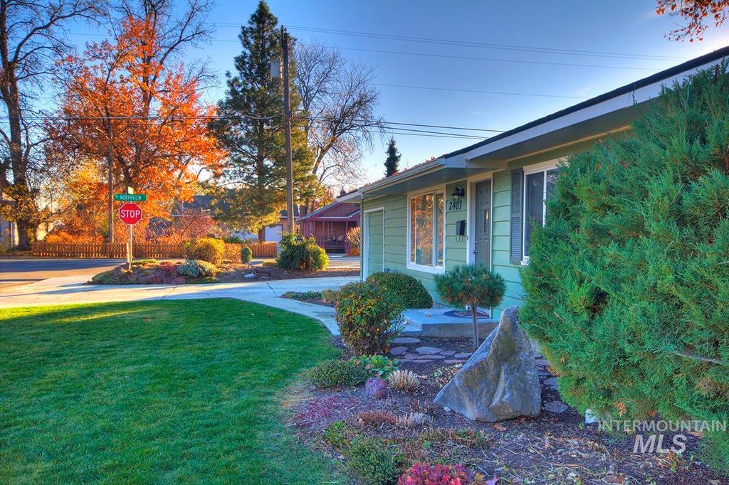 Photo of 2403 N Weaver Circle, Boise, ID 83704 (MLS # 98973242)