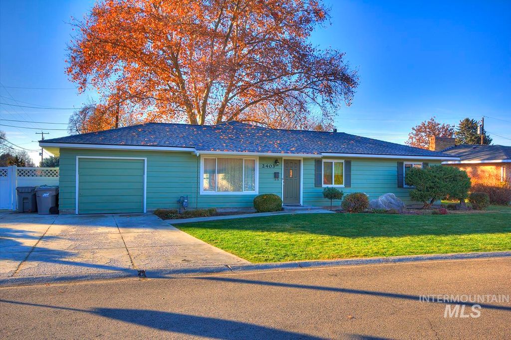 Photo of 2403 N Weaver Circle, Boise, ID 83704 (MLS # 98973242)