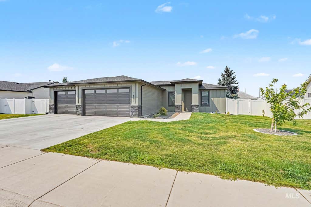 Photo of 2182 Austin Way, Fruitland, ID 83619 (MLS # 98995763)