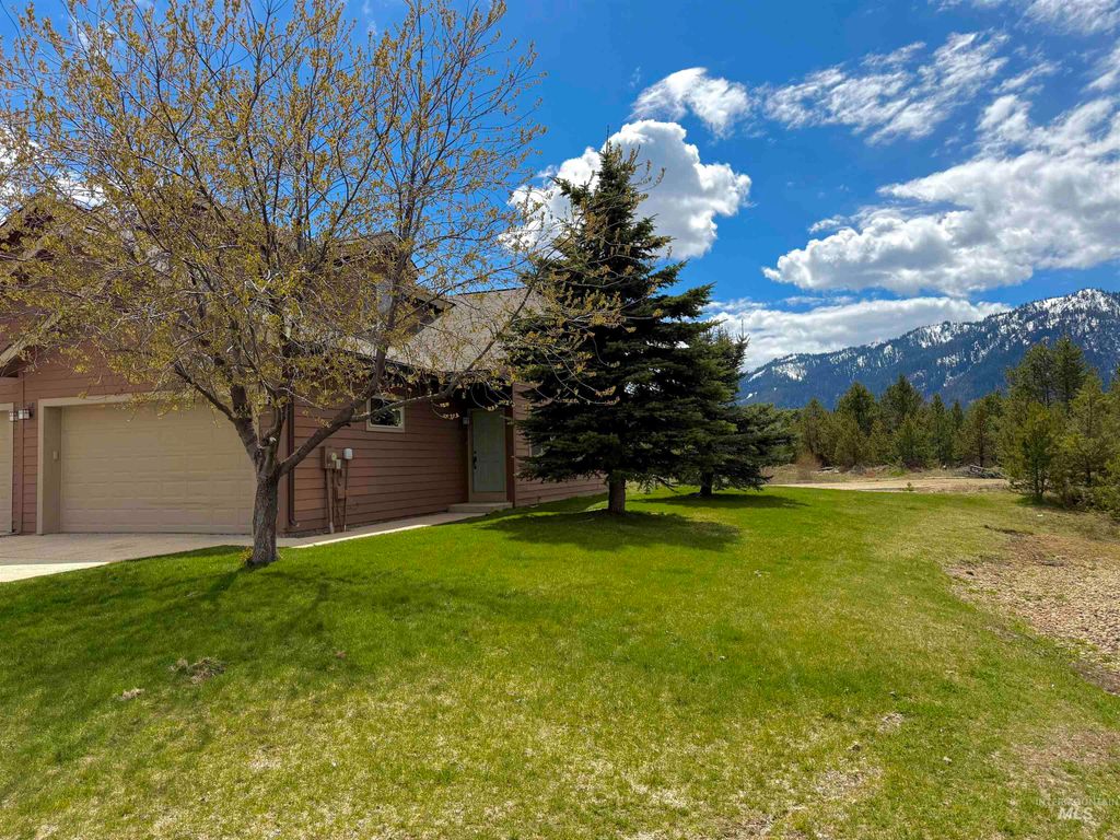 Photo of 40 Mangum Cir #8, Donnelly, ID 83615 (MLS # 98984810)