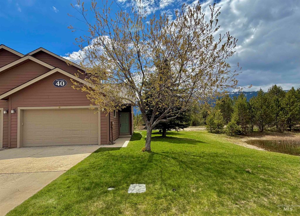 Photo of 40 Mangum Cir #8, Donnelly, ID 83615 (MLS # 98984810)