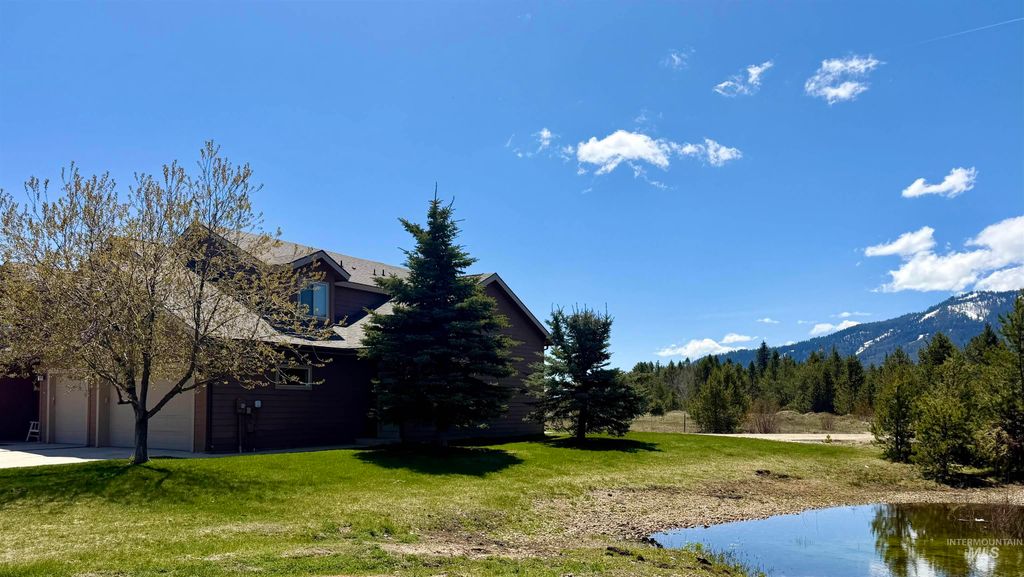 Photo of 40 Mangum Cir #8, Donnelly, ID 83615 (MLS # 98984810)