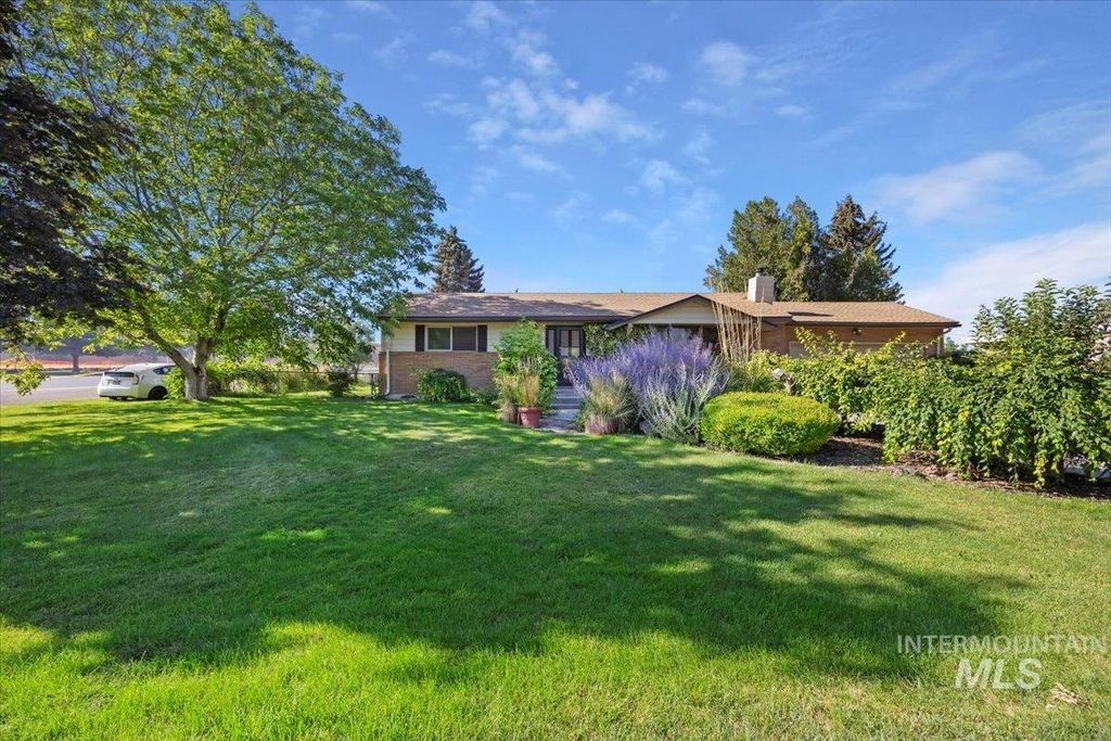 Photo of 305 Lucille St, Kimberly, ID 83301 (MLS # 98955771)