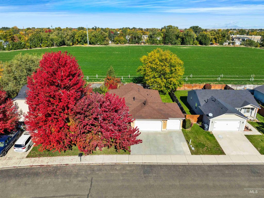 Photo of 344 E Rose Lake Dr, Middleton, ID 83644 (MLS # 98972515)