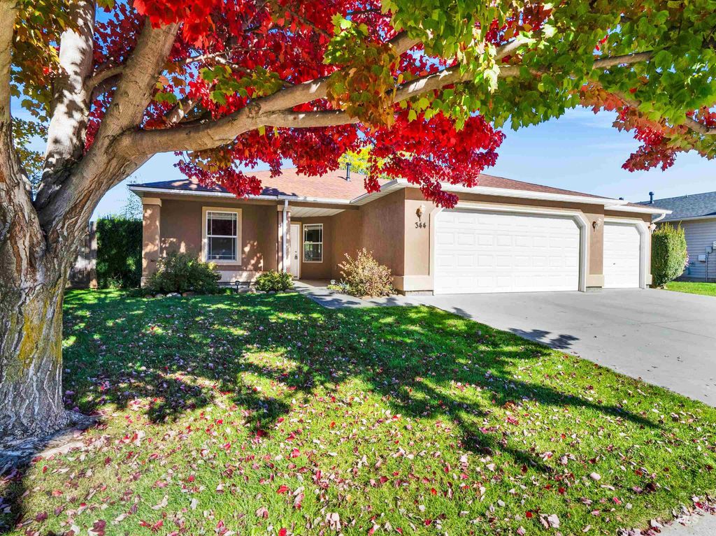 Photo of 344 E Rose Lake Dr, Middleton, ID 83644 (MLS # 98972515)