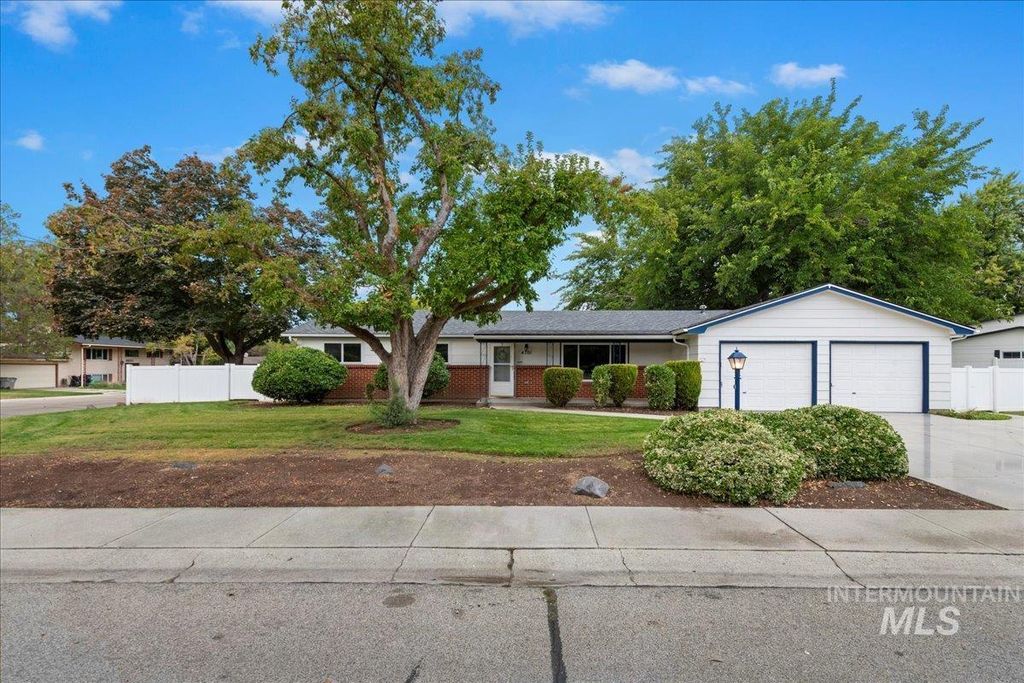 Photo of 4701 N. Sorrento Dr, Boise, ID 83704 (MLS # 98963507)