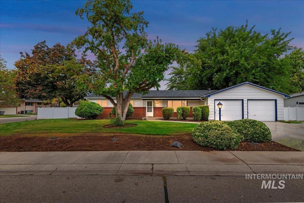 Photo of 4701 N. Sorrento Dr, Boise, ID 83704 (MLS # 98963507)