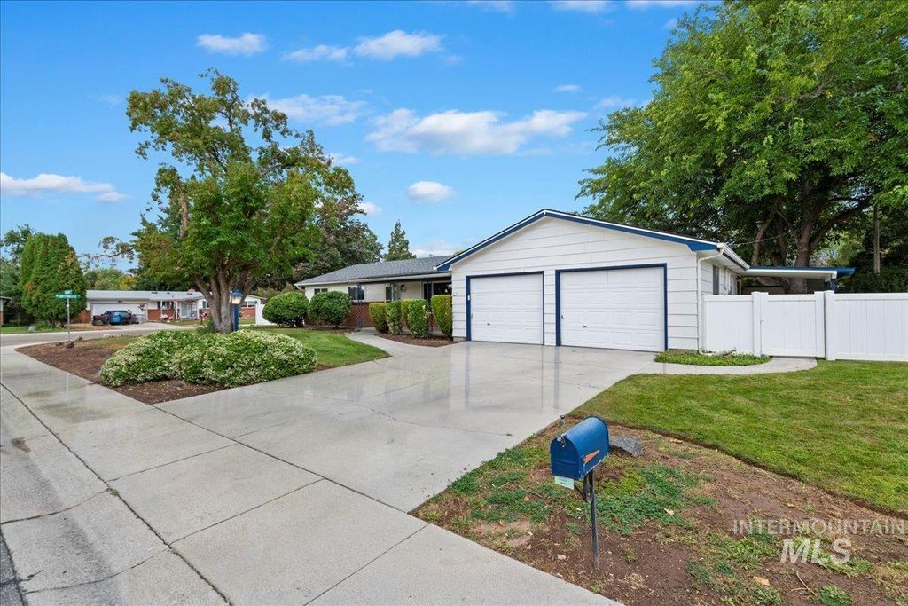 Photo of 4701 N. Sorrento Dr, Boise, ID 83704 (MLS # 98963507)