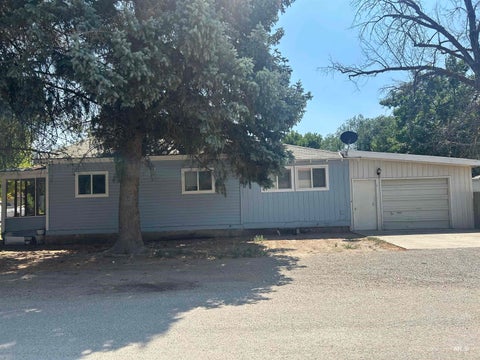 Photo of 423 N Cherry ST, Shoshone, ID 83352 (MLS # 98995918)
