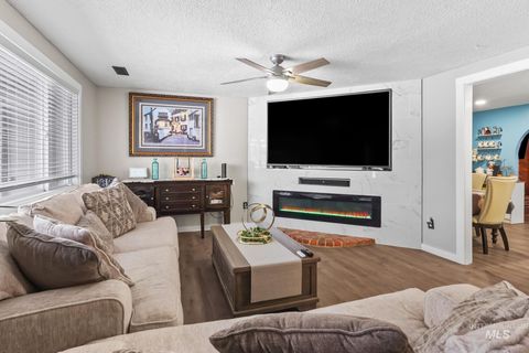 15201 Christopher Caldwell ID 83607