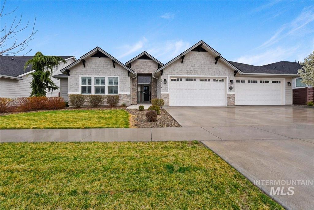 Photo of 4512 W Star Hollow Court, Meridian, ID 83646 (MLS # 98979442)