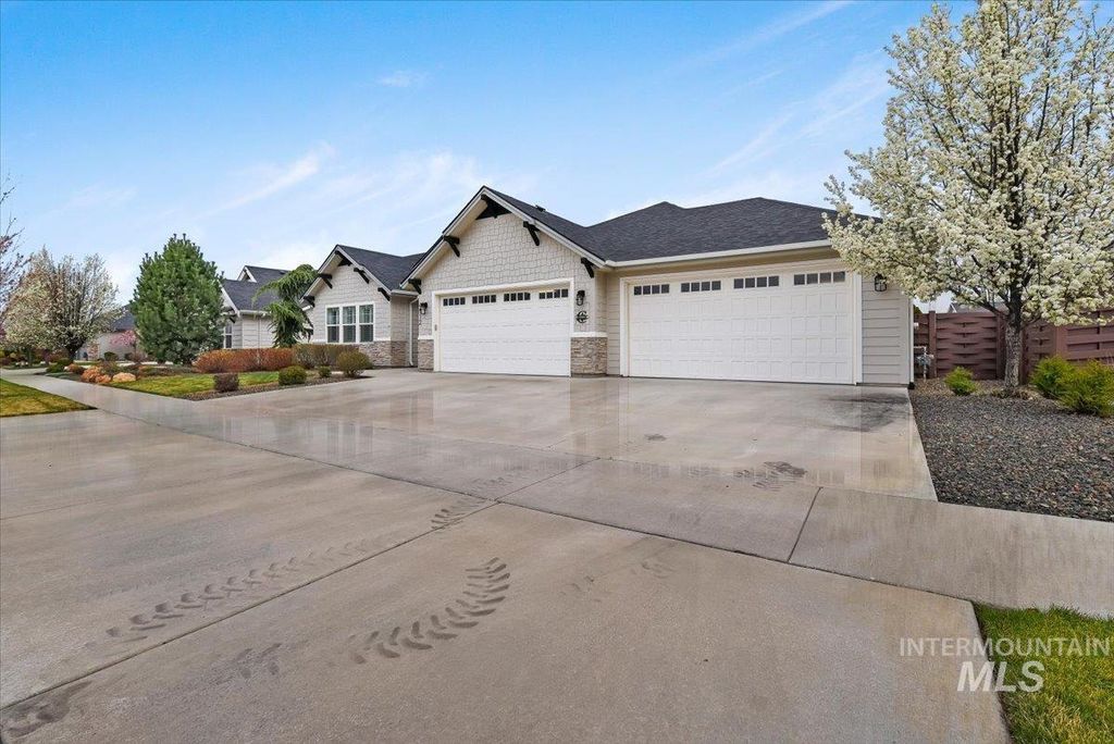 Photo of 4512 W Star Hollow Court, Meridian, ID 83646 (MLS # 98979442)