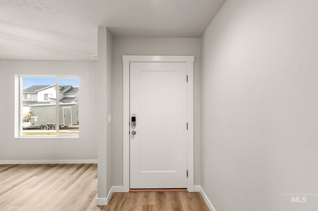 Photo of 6704 W Plateau Creek Dr, Meridian, ID 83646 (MLS # 98978561)