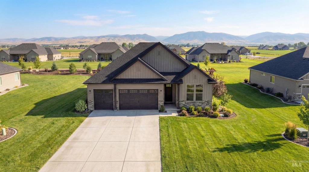 Photo of 8 Blake Rd, Emmett, ID 83617 (MLS # 98969981)