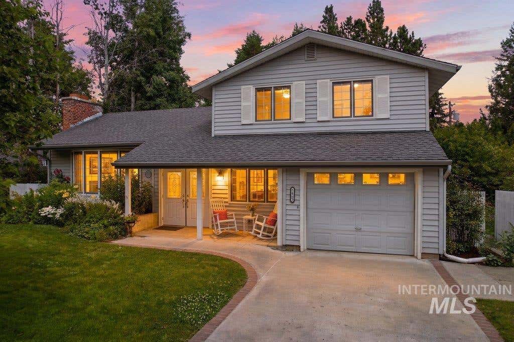 Photo of 1128 Lynandra Dr, Moscow, ID 83843 (MLS # 98995207)