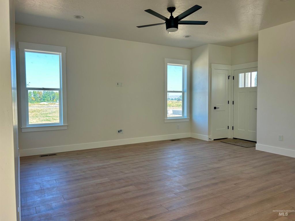 Photo of 945 N 15th St, Payette, ID 83661 (MLS # 98984949)