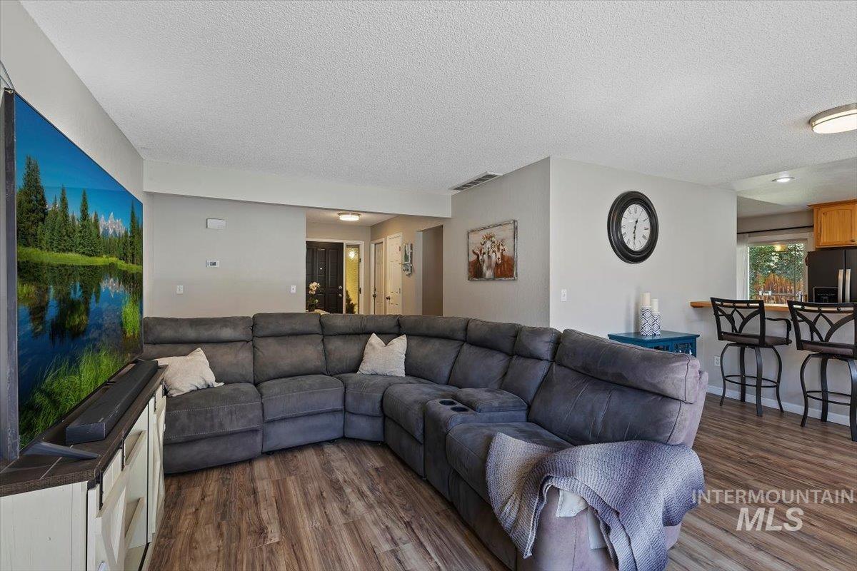 3916 S Genesee Dr.