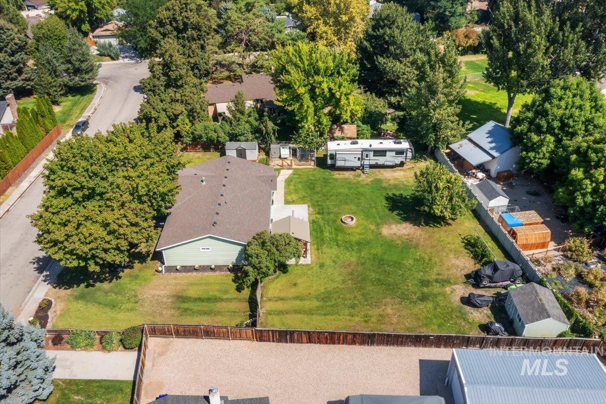 3916 S Genesee Dr.