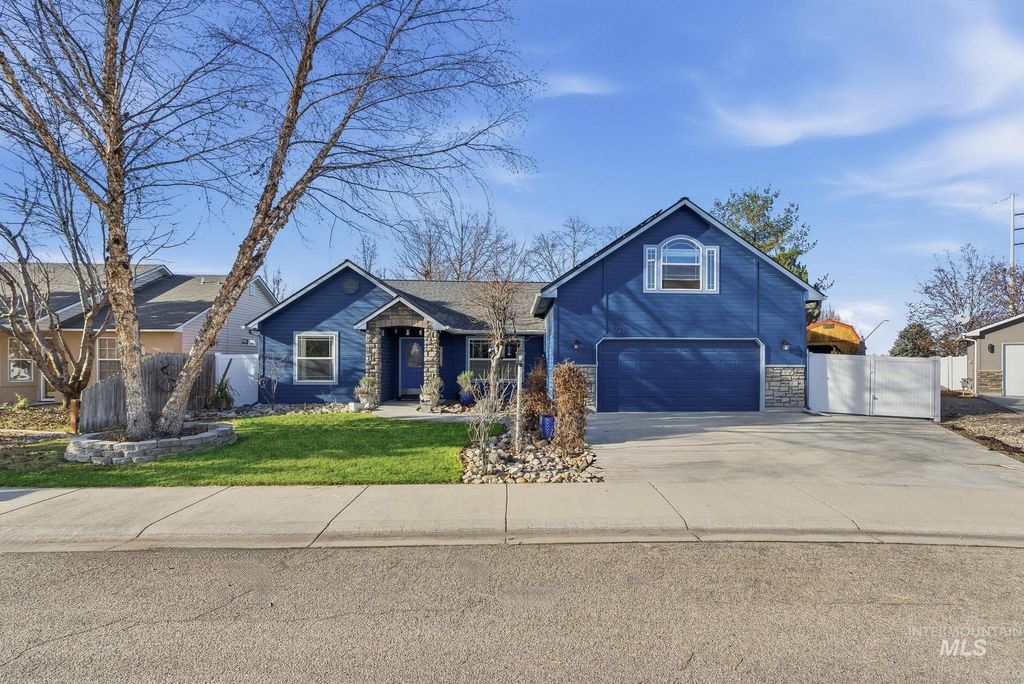 Photo of 3125 N High Desert Way, Meridian, ID 83642 (MLS # 98970599)