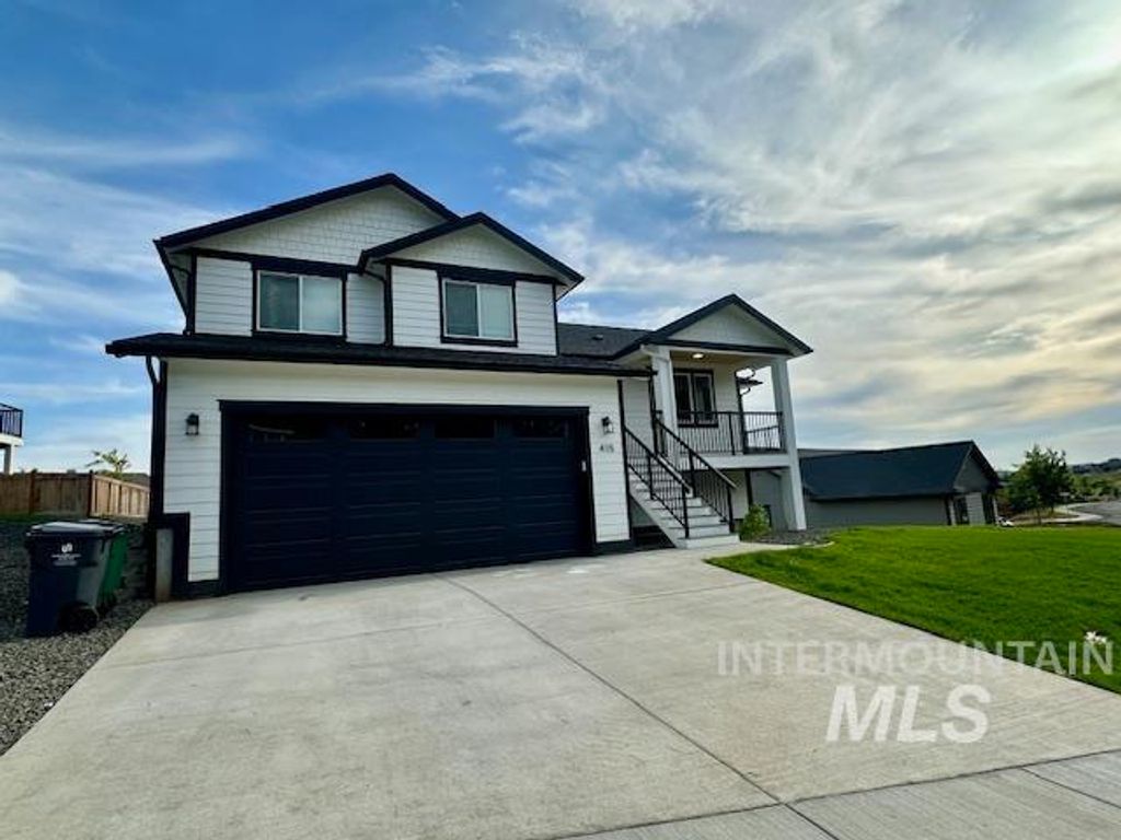 Photo of 415 Southview Ave, Moscow, ID 83843 (MLS # 98968299)