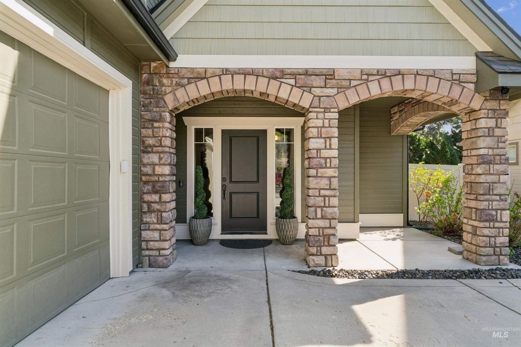 Photo of 2917 E Shadowband St, Eagle, ID 83616 (MLS # 98981566)