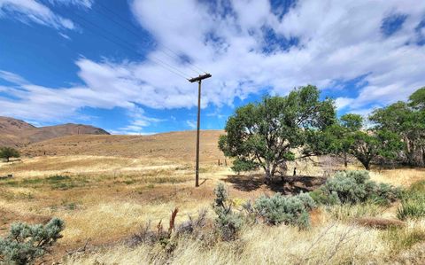 Photo of TBD Hwy 30, Huntington, OR 97907 (MLS # 98952785)
