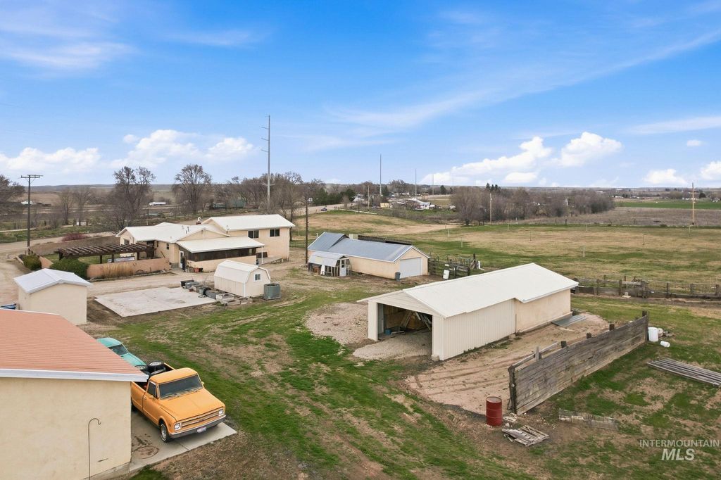 Photo of 28656 Old Highway 30, Caldwell, ID 83607 (MLS # 98977982)