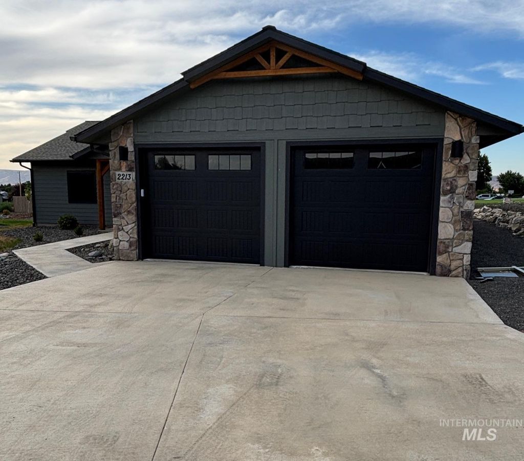 Photo of 2213 Powers Drive, Lewiston, ID 83501 (MLS # 98957177)