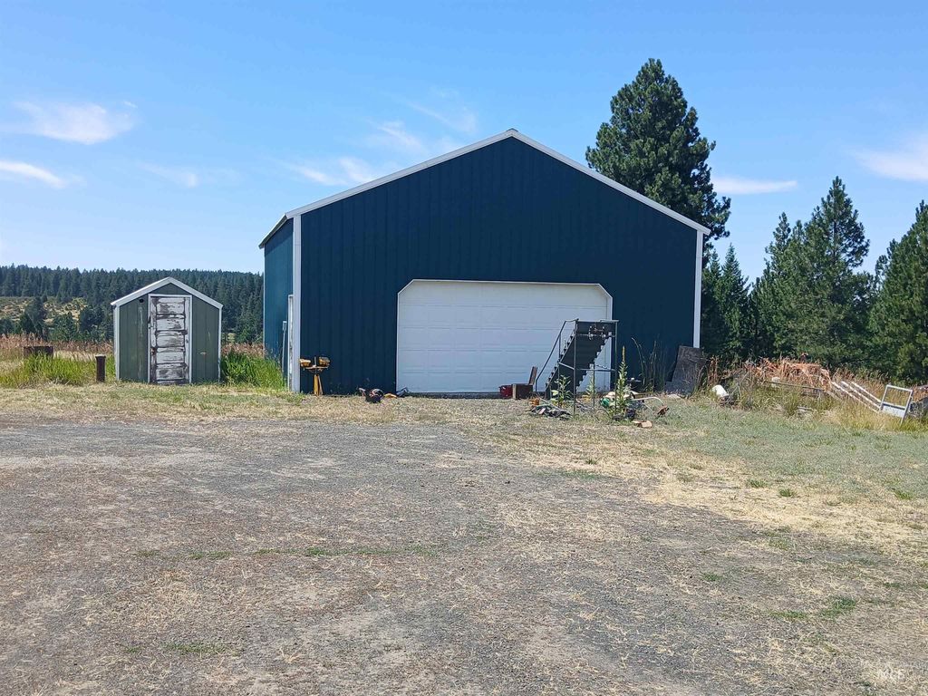 Photo of 1076 Headrick Rd, Potlatch, ID 83855 (MLS # 98993926)