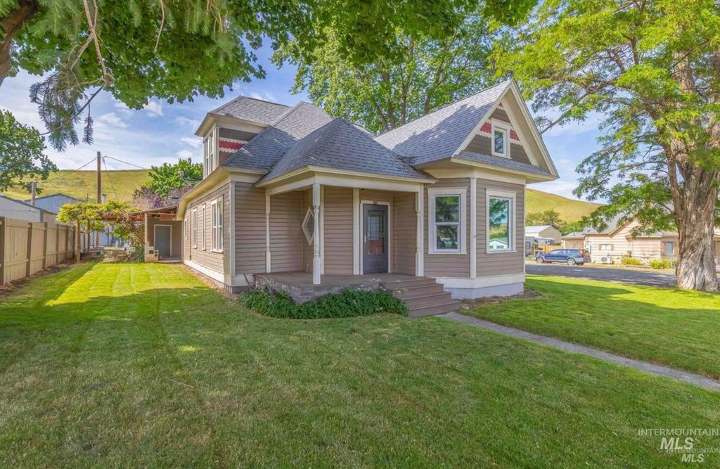 Photo of 410 High St, Pomeroy, WA 99347 (MLS # 98978336)