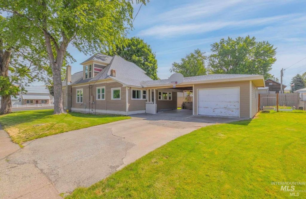 Photo of 410 High St, Pomeroy, WA 99347 (MLS # 98978336)