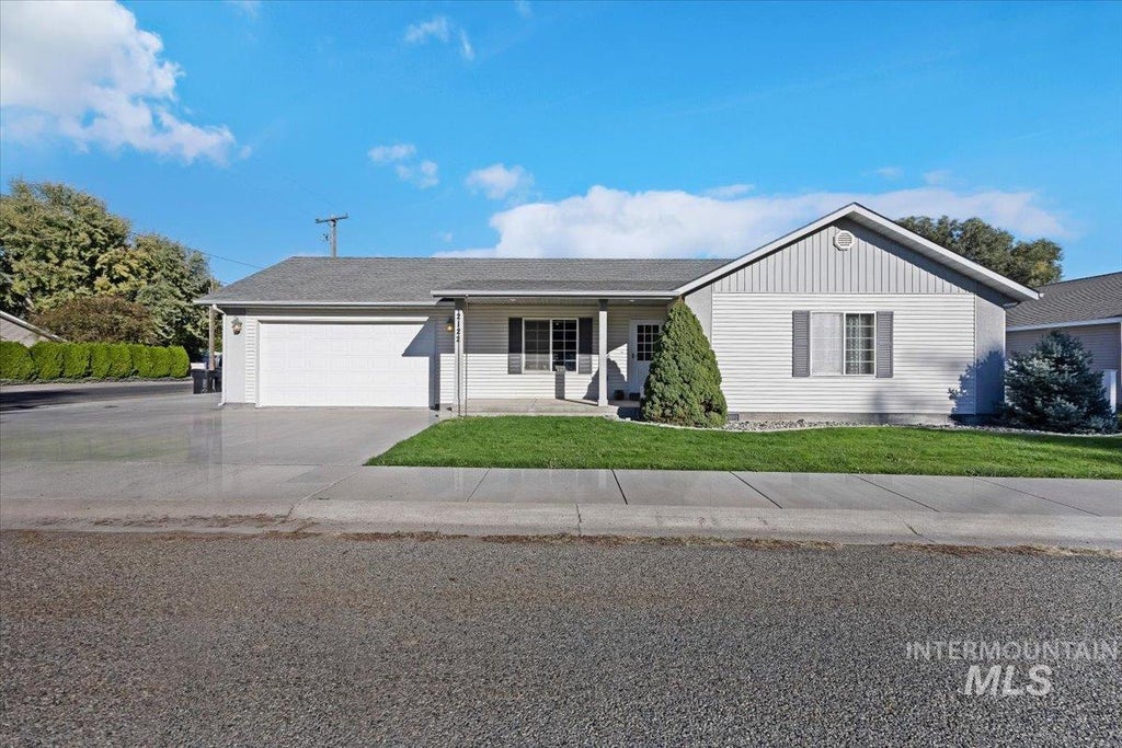 Photo of 2122 Bitterbrush Ct, Gooding, ID 83330 (MLS # 99002603)