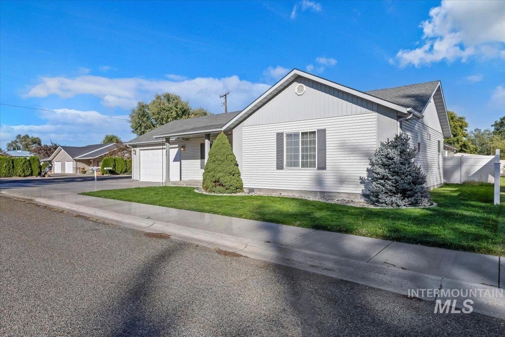 Photo of 2122 Bitterbrush Ct, Gooding, ID 83330 (MLS # 99002603)