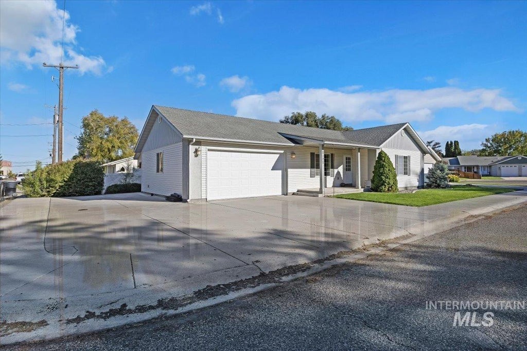 Photo of 2122 Bitterbrush Ct, Gooding, ID 83330 (MLS # 99002603)