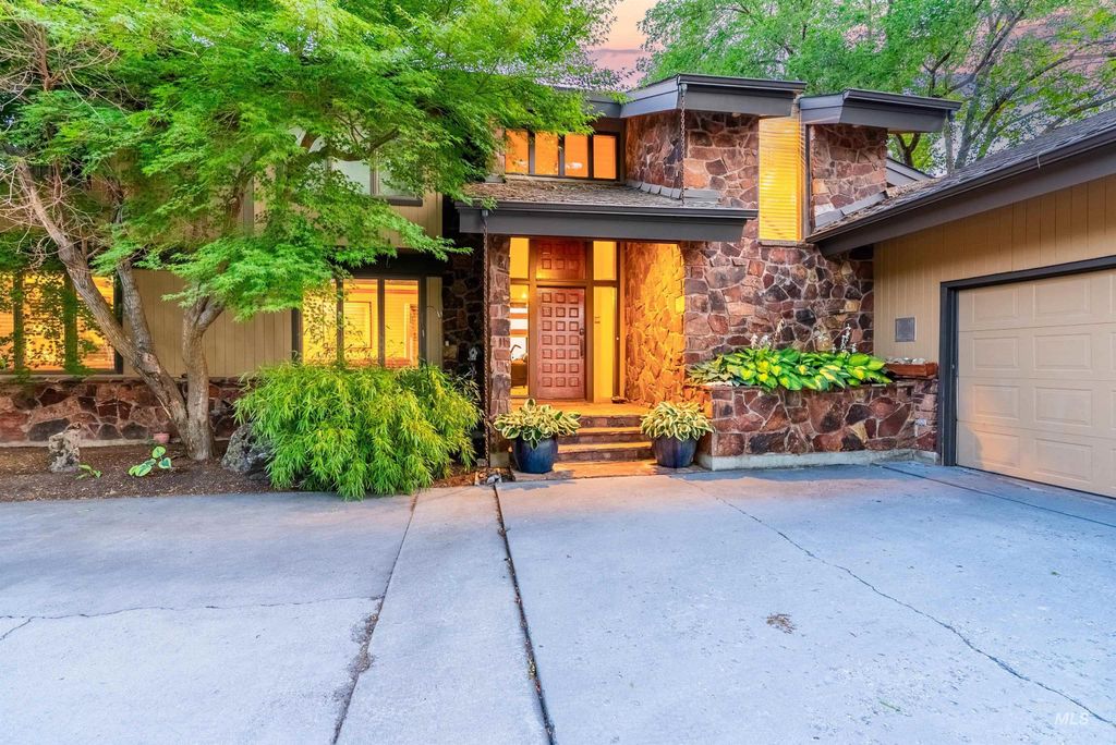 Photo of 1955 E Table Rock Road, Boise, ID 83712 (MLS # 98965566)