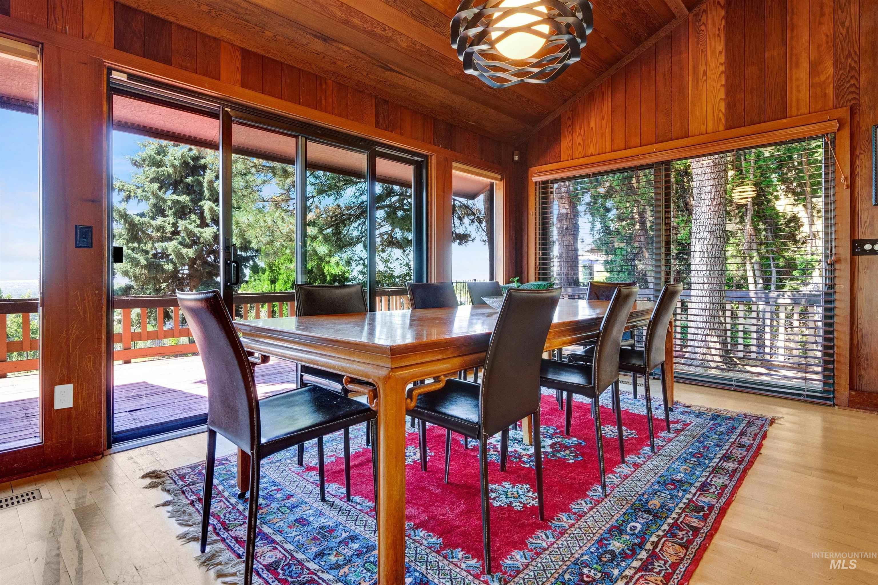 1955 E Table Rock Road
