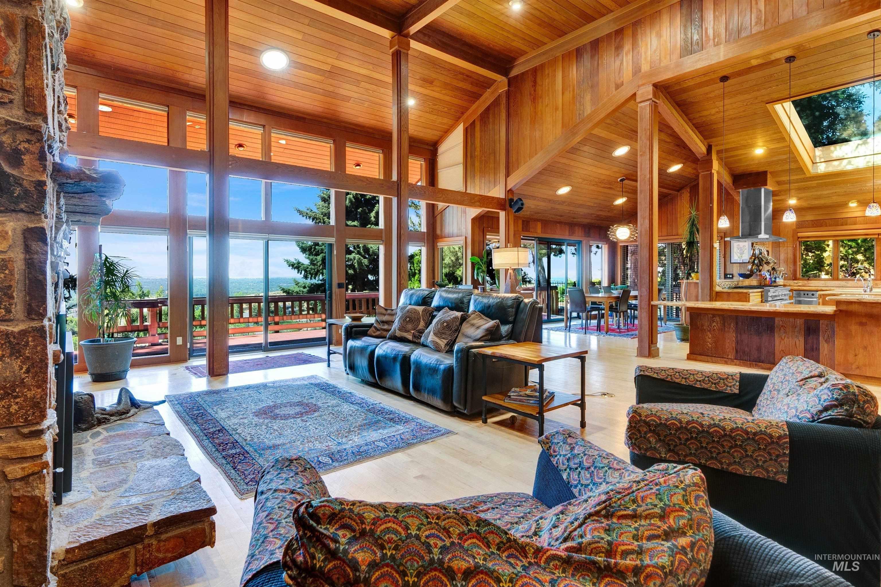 1955 E Table Rock Road