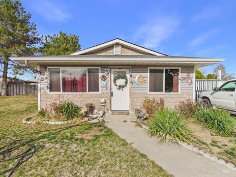Photo of 1618 Gingko St #3, Rupert, ID 83350 (MLS # 98977035)